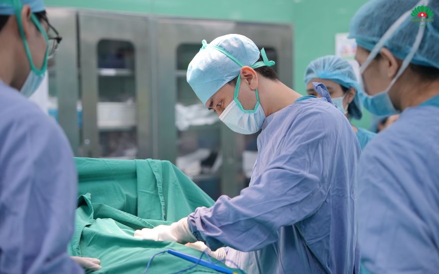 phẫu thuật phì đại tuyến vú