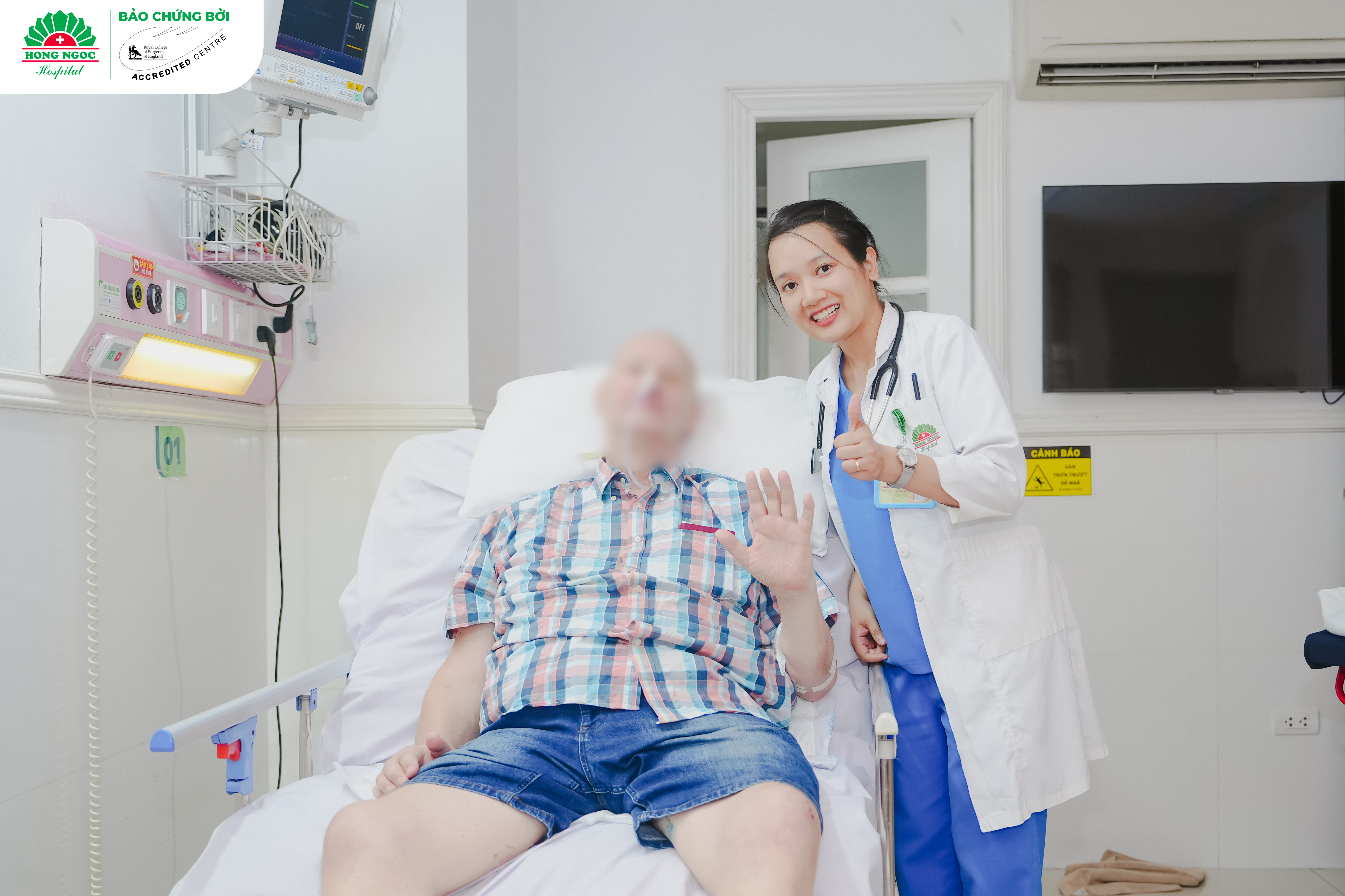 환자의 상태가 15일간의 치료 후 뚜렷하게 호전되었다.