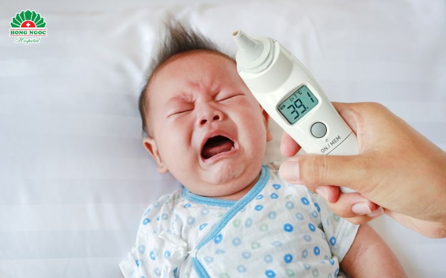 발열은 신생아 폐렴의 전형적인 증상입니다.