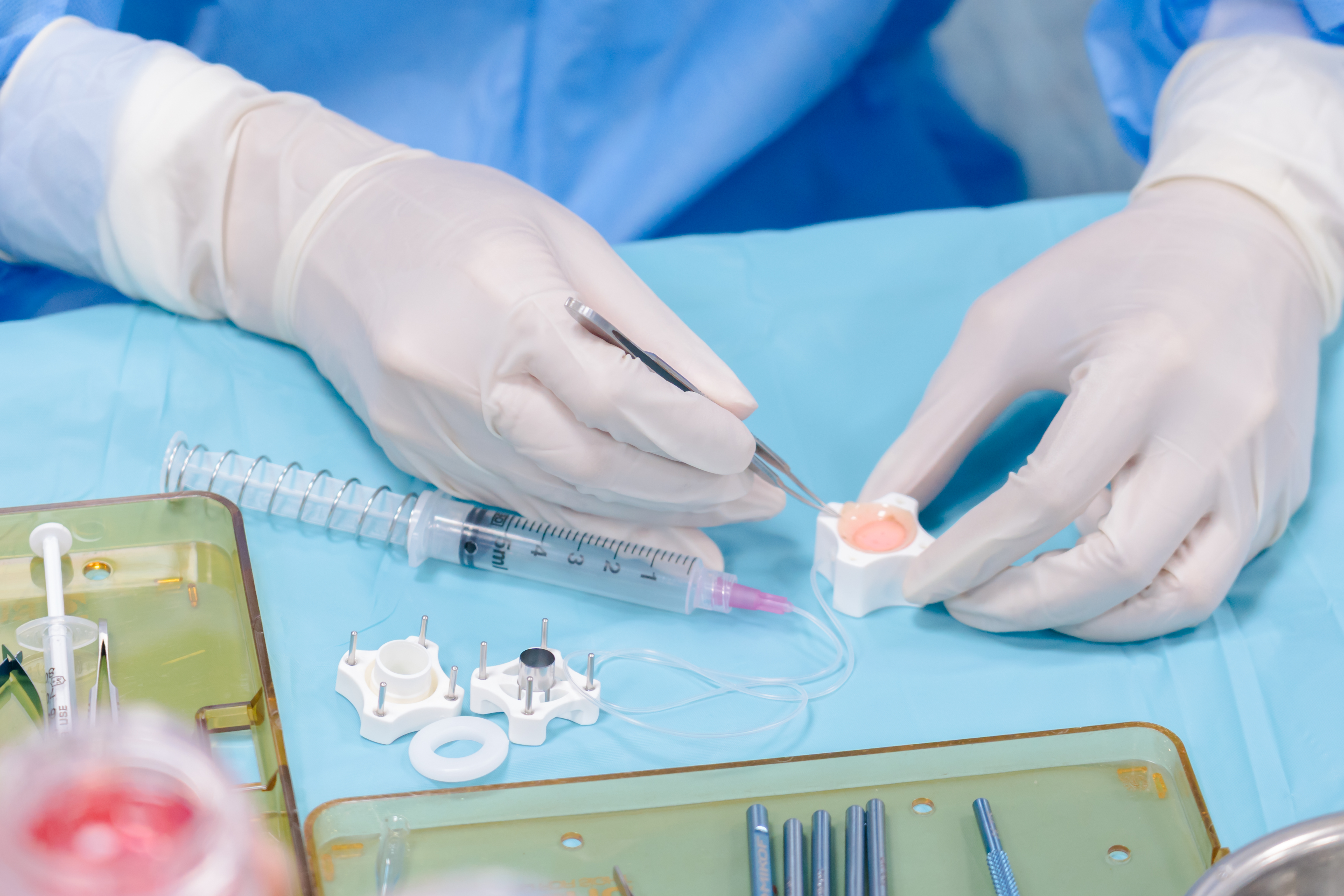 The dissection needle, holder and stabilization ring developed by Vietnamese ophthalmologists