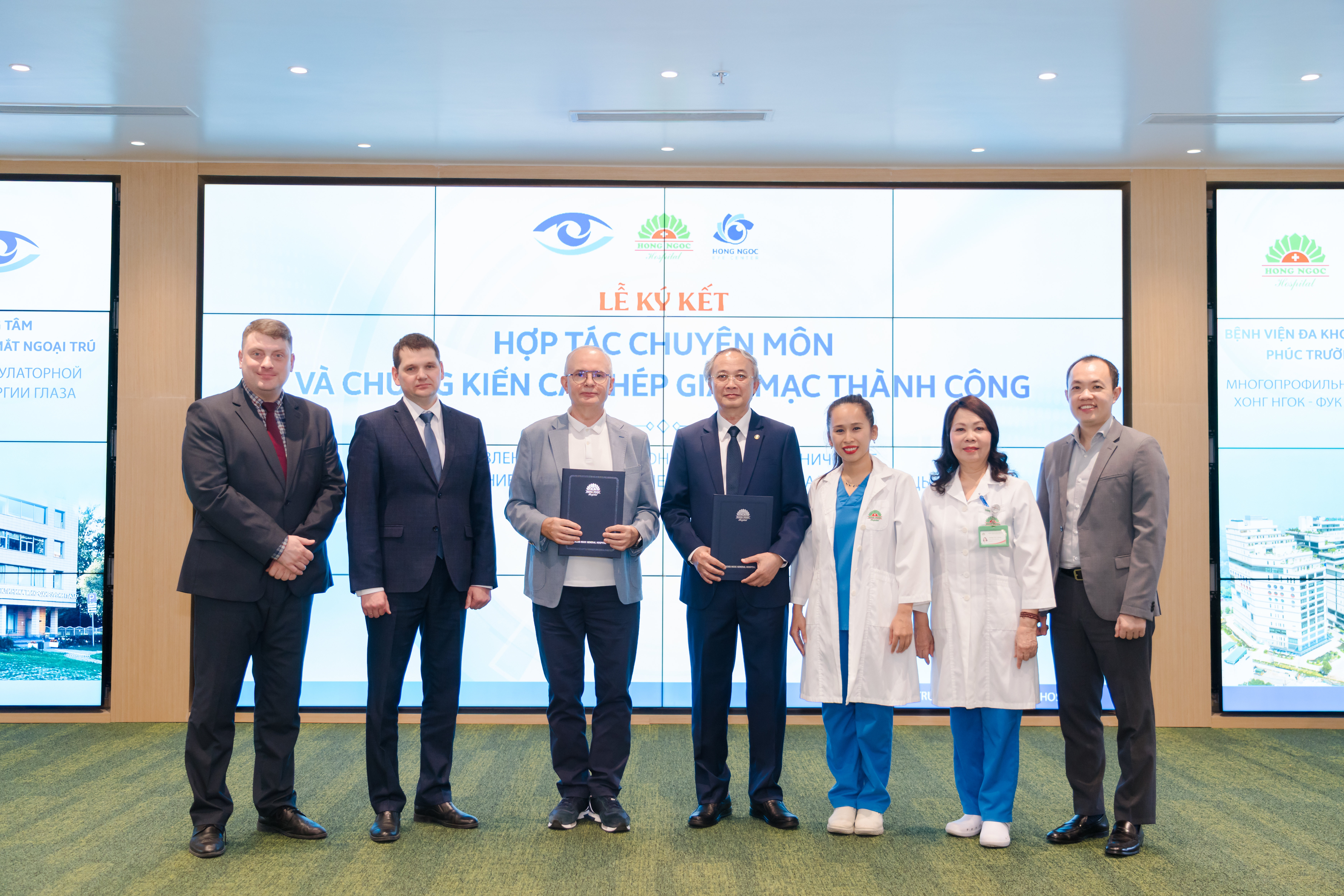 The representative of the Embassy of the Russian Federation (second from left) visiting Hong Ngoc General Hospital to acknowledge the successful corneal transplantation