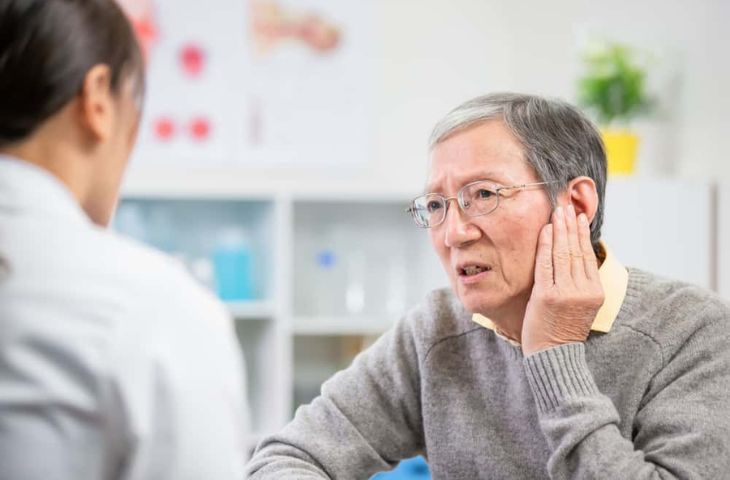 성인 중이염의 일반적인 증상