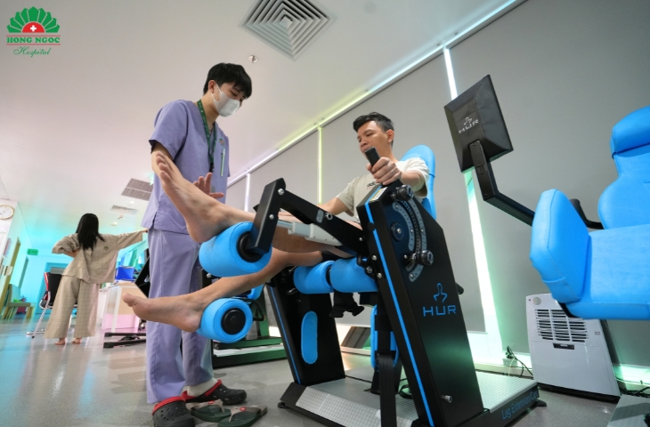 관절경적 전방 십자인대 재건술