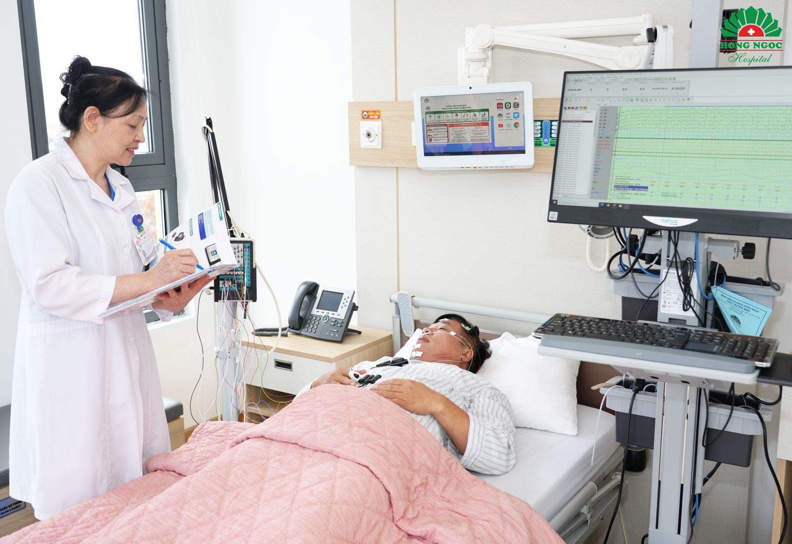 홍옥종합병원에서 진행되는 정밀 수면다원검사 모습.