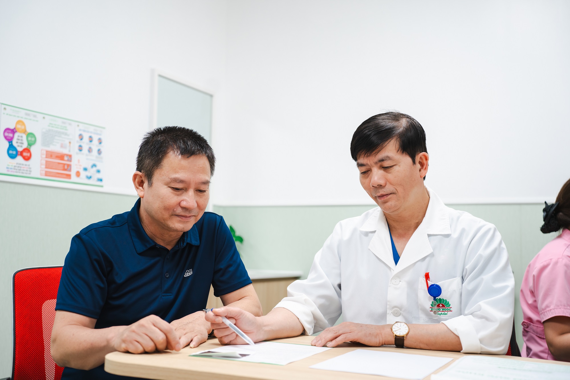 Nguyen Nhan Bi Tri Ngoai