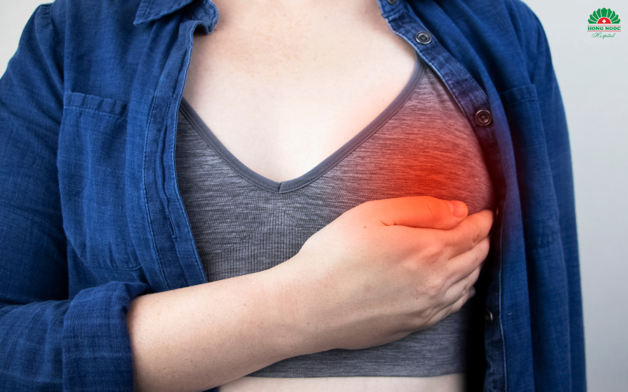 통증과 단단한 멍울이 만져지는 것이 유방섬유선종의 가장 흔한 증상입니다.