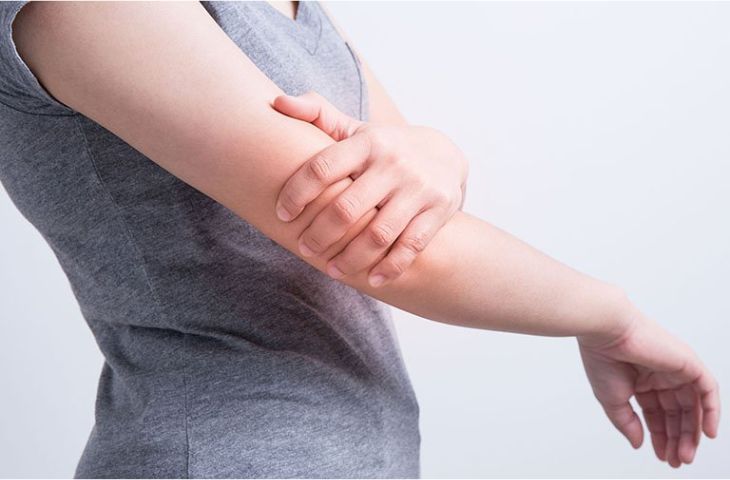 통증이 어깨에서 팔로 내려가는 방사통은 정밀 검사가 필요합니다.