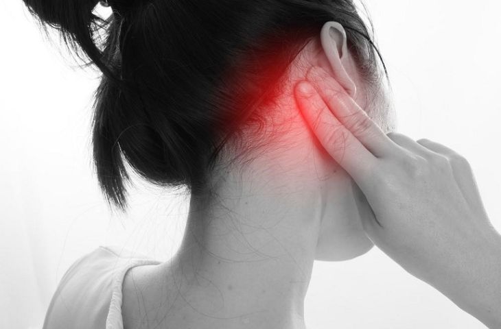 귀를 만질 때 유양돌기 부위에 통증을 느낍니다.