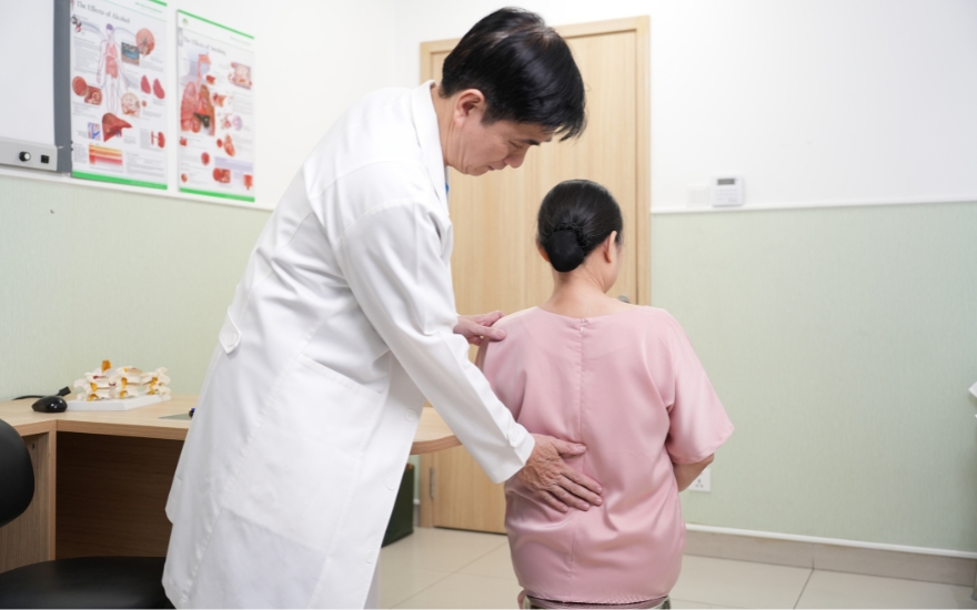 척수 종양은 초기 단계에 뚜렷한 증상이 없는 경우가 많습니다