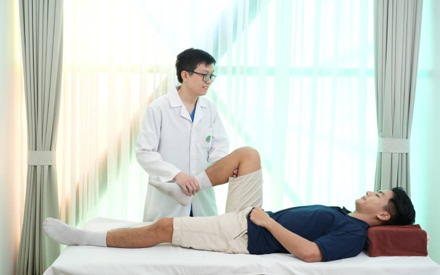 홍옥 종합병원의 외과 및 물리치료 팀은 근육염 진단과 치료에 있어 수년간의 풍부한 임상 경험을 보유하고 있습니다.