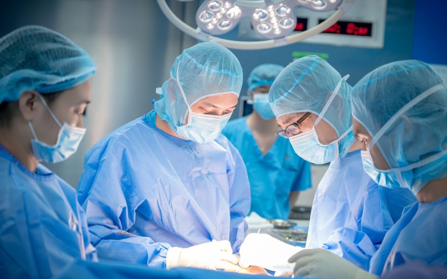 극상근 건염 수술은 합병증 발생을 제한합니다.