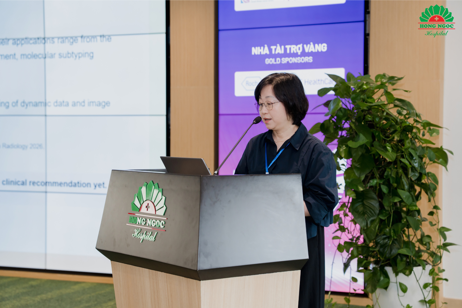 Prof. Eun Seook Ko, MD, PhD, discussed the potential applications of AI in breast MRI acquisition and interpretation.