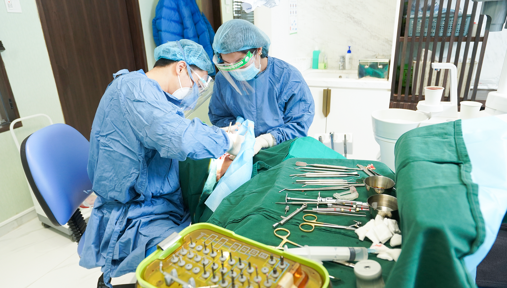 trồng răng Implant