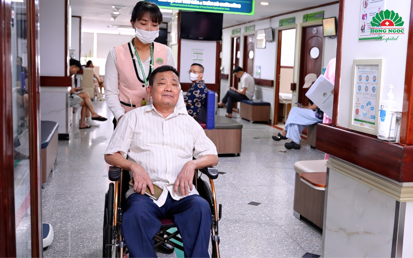 Ông Miền phải sống chung với xe lăn suốt nửa năm trời