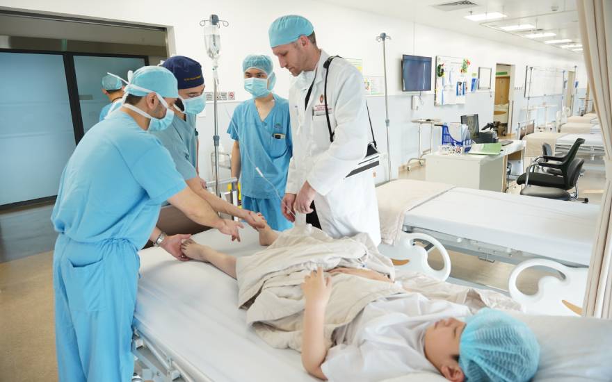bàn chân khoèo bẩm sinh