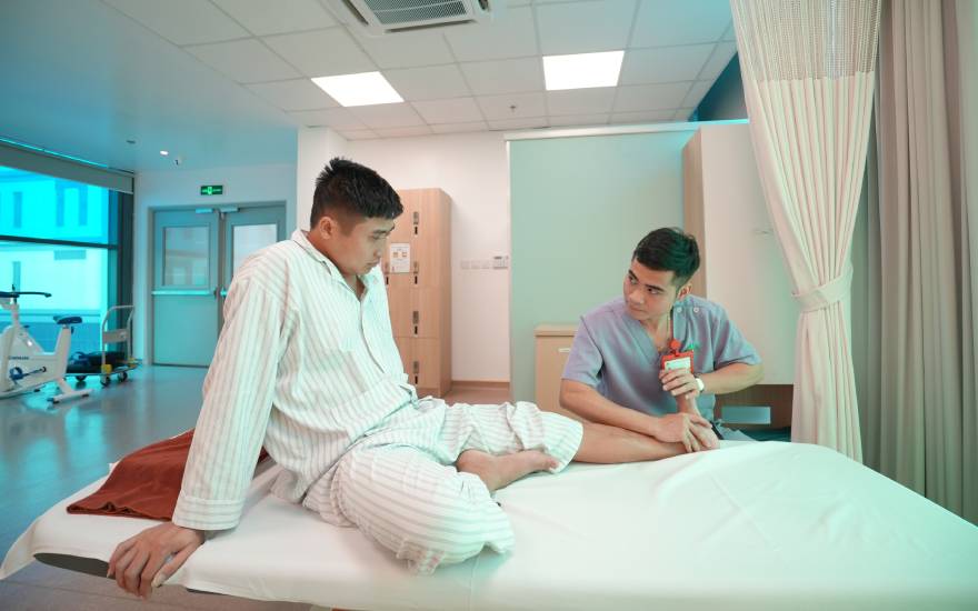 cứng khớp ngón chân cái