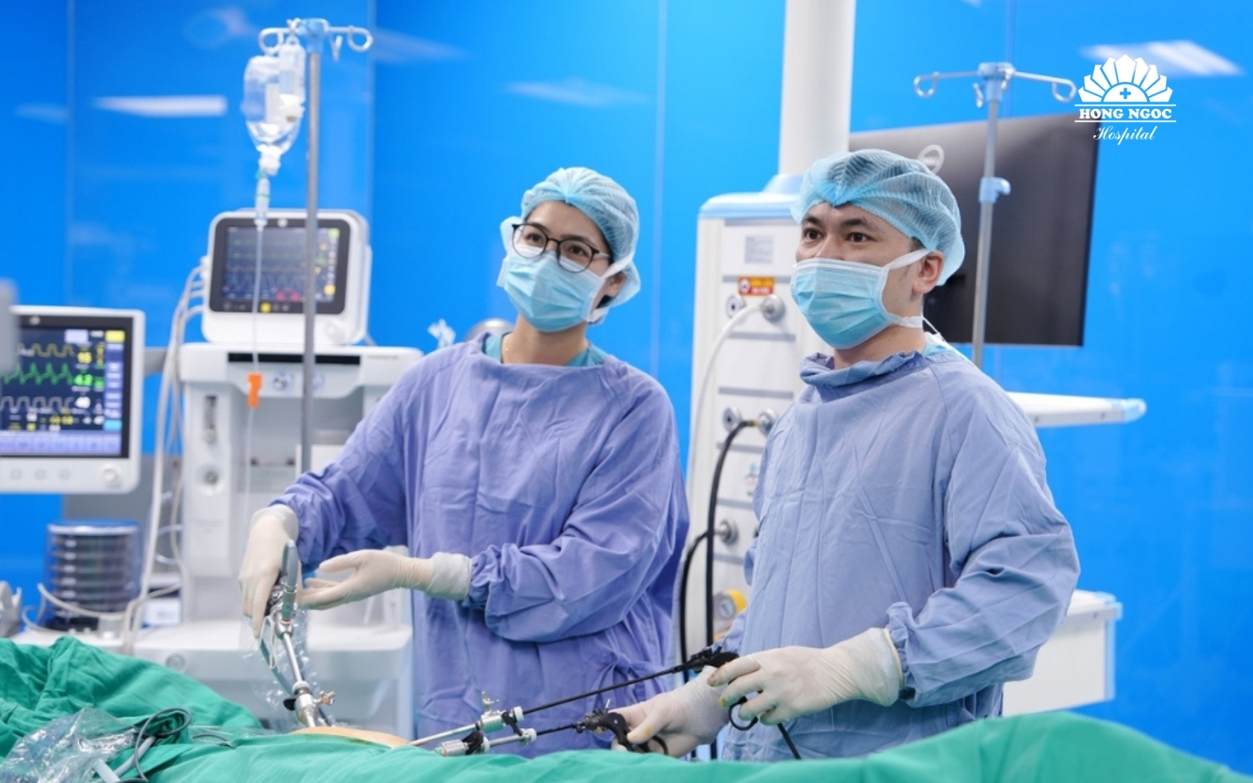 Dr. Bach Phuc Huy, Specialist Level I, performed a laparoscopic appendectomy for the pediatric patient.