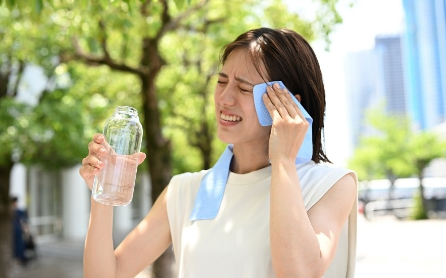 Nắng nóng cơ thể đổ nhiều mồ hôi làm mát