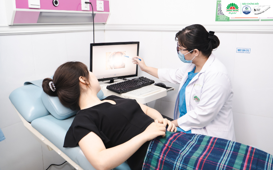 Chị em sẽ được thăm khám phụ khoa uy tín, thoải mái và riêng tư tại Bệnh viện đa khoa Hồng Ngọc 