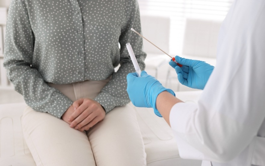 Lấy mẫu tế bào tử cung xét nghiệm HPV
