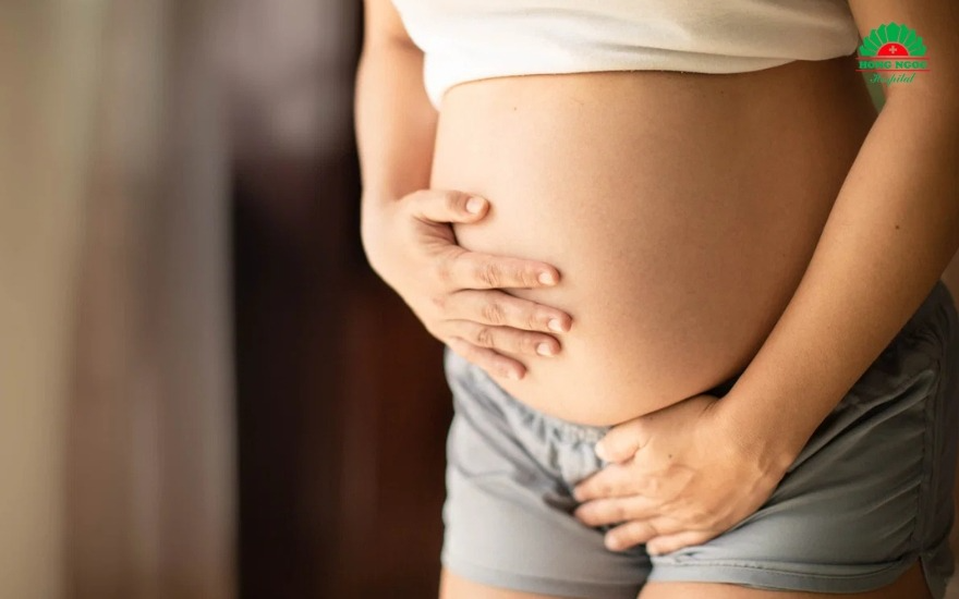 Viêm phụ khoa khi mang thai có thể gây ngứa ngáy, nóng rát vùng kín
