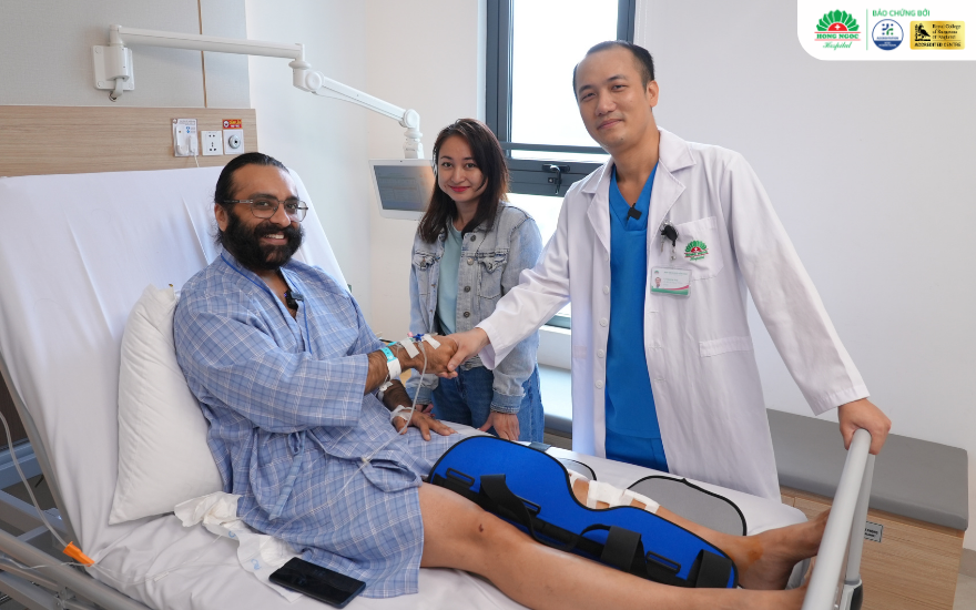 Dr. Le Quang Huy, MD, PhD, with an Indian patient who underwent knee surgery