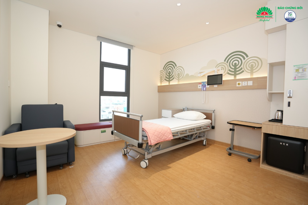 Private, quiet single rooms designed to support effective recovery.