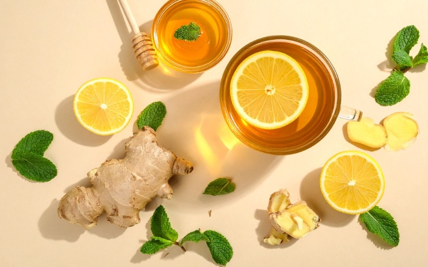 Người bị bệnh lý dạ dày nên tránh dùng đồ uống có tính axit như chanh