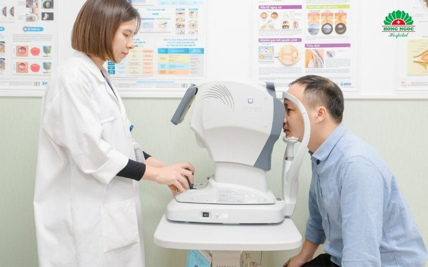 Tần suất đeo kính gọng cần được cá nhân hóa dựa trên mức độ khúc xạ thực tế và sự chỉ định trực tiếp từ bác sĩ chuyên khoa 