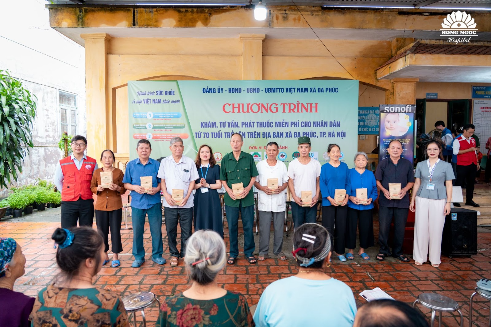 The “Compassionate care 2025” program was carried out at Bac Phu Medical Station, Da Phuc Commune, Hanoi.