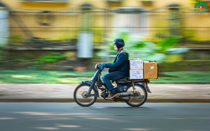 Shipper tiếp xúc nhiệt kéo dài khi làm việc ngoài trời