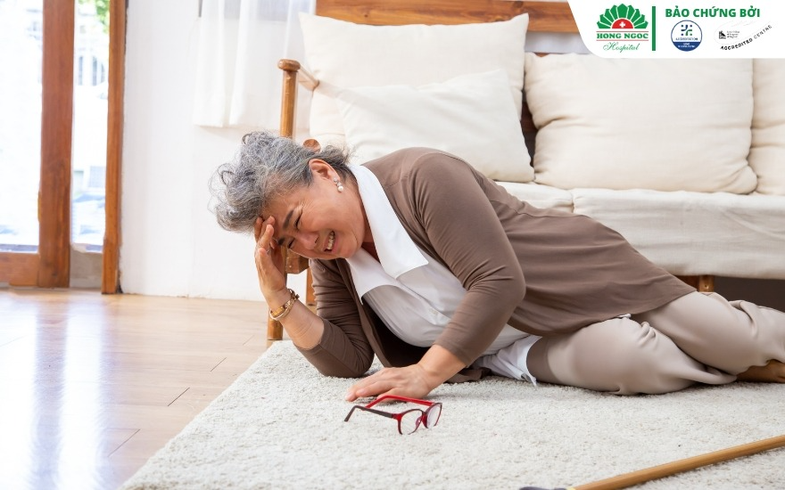 Người cao tuổi phòng bệnh mùa nóng: Dấu hiệu nguy hiểm cần biết