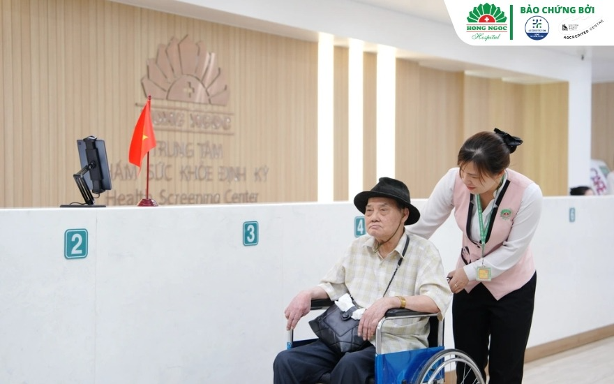 Người cao tuổi phòng bệnh mùa nóng: Dấu hiệu nguy hiểm cần biết