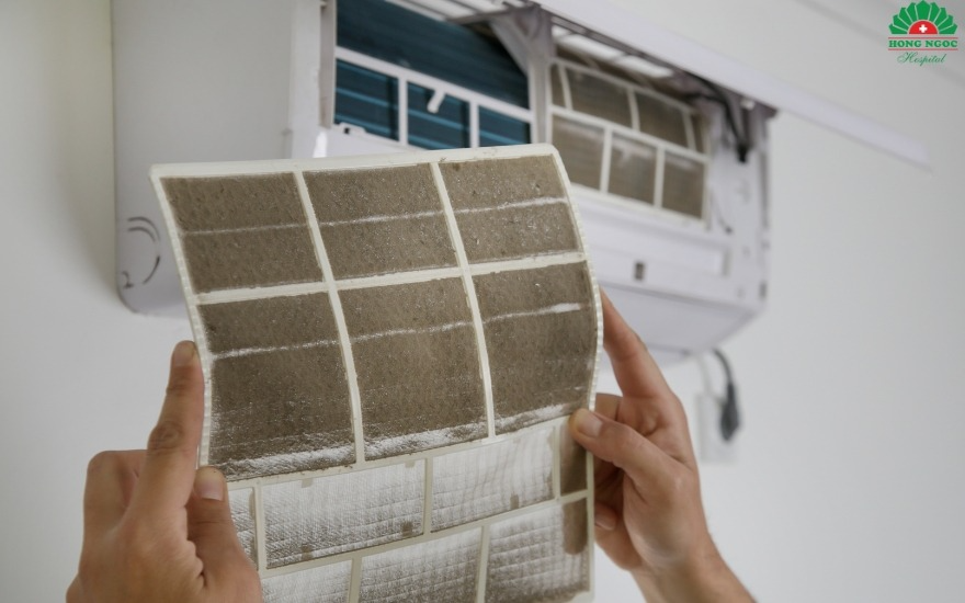 Thiếu nước gây khô da, khô môi