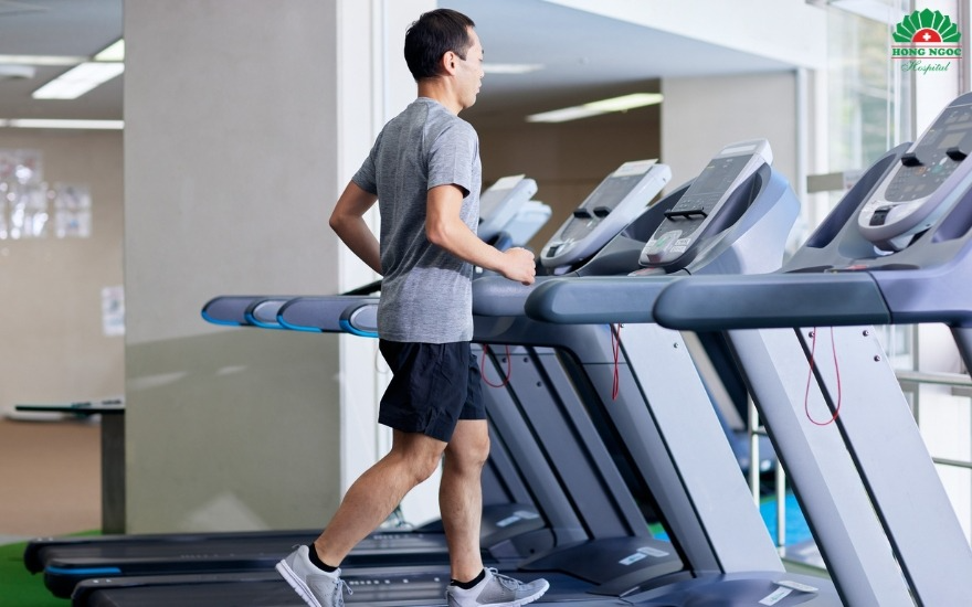 Khối lượng cơ lớn có thể khiến BMI cao dù tỷ lệ mỡ thấp.