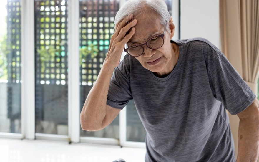 Người có bệnh nền nên được theo dõi thường xuyên về tình trạng đánh trống ngực