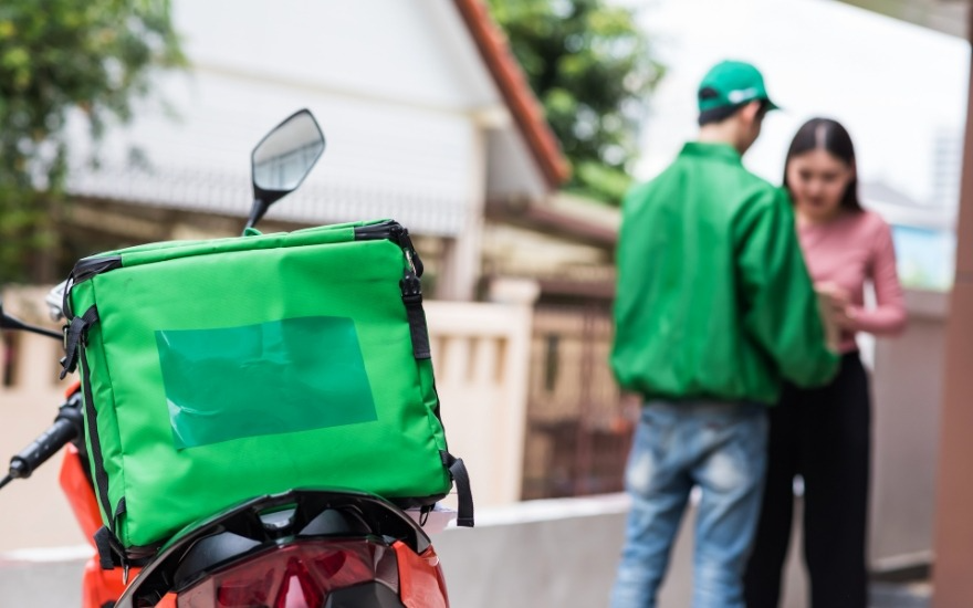 Shipper làm việc ngoài trời lâu có nguy cơ mất nước