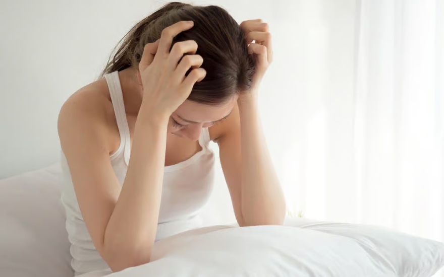 Nhức đầu, chóng mặt thường xuyên kèm sốt khi mang thai cần khám ngay