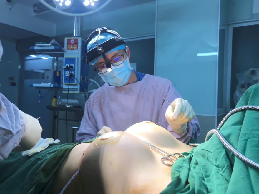 nâng ngực túi mentor
