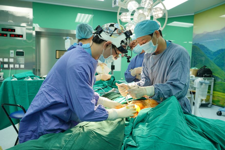 nâng ngực đường nách