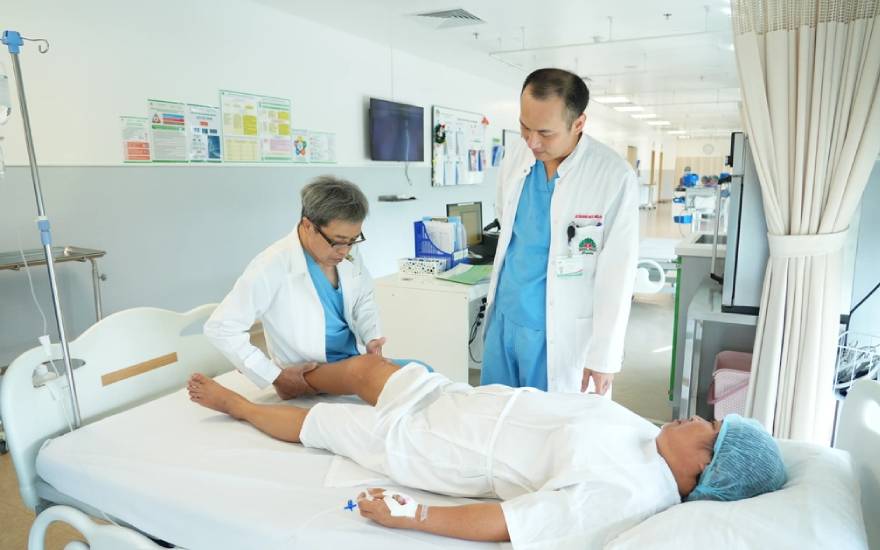 thay khớp gối không cắt gân cơ