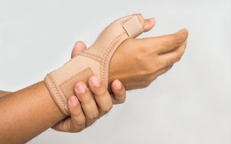 Tổn thương thần kinh giữa