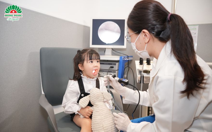 An tâm thăm khám và điều trị viêm họng ở trẻ với hệ thống máy móc hiện đại tại BV Hồng Ngọc