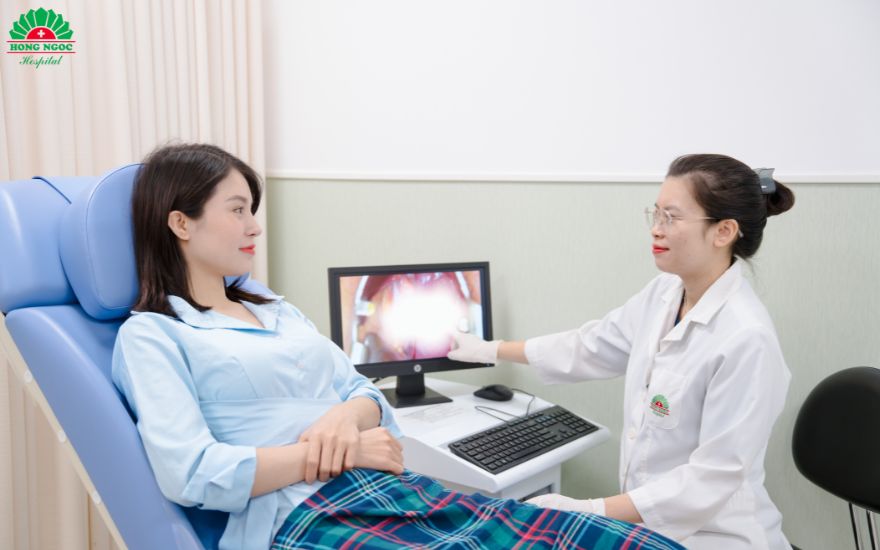 vùng kín ngứa và có dịch trắng