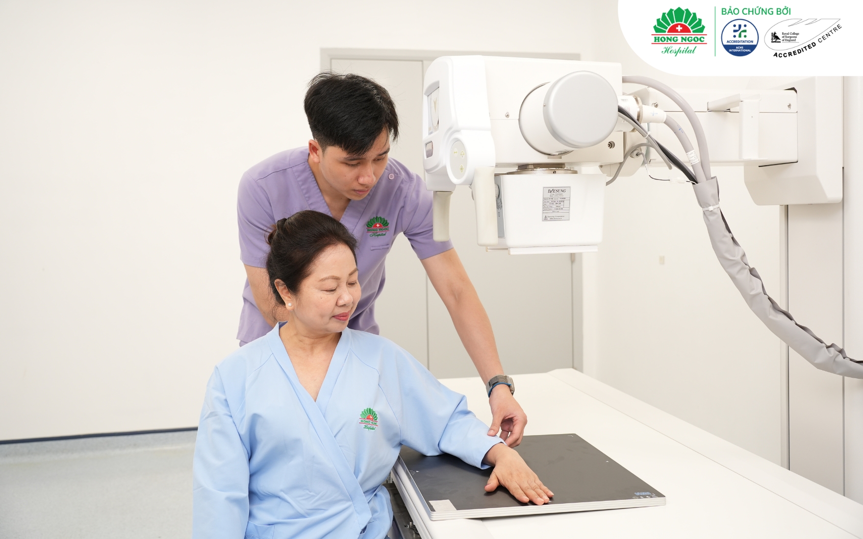 Chụp X-quang là kỹ thuật sử dụng tia X để dựng nên hình ảnh của các cấu trúc xương khớp trong cơ thể