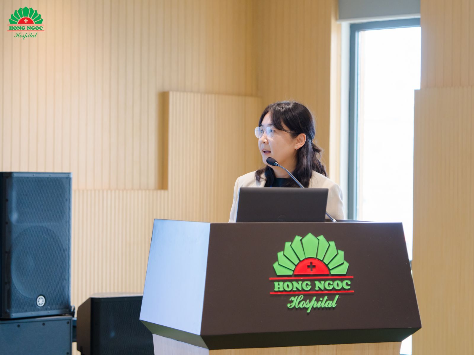 Toan Canh Hoi Thao Ung Thu Vu 08