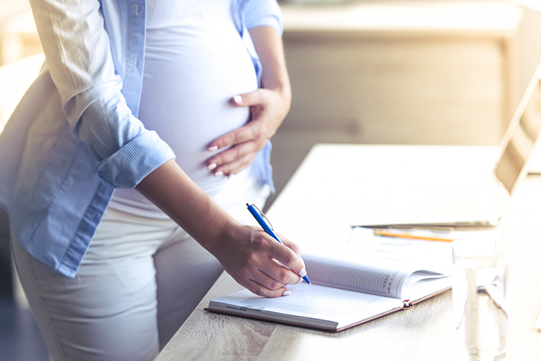 10 lời khuyên cho bà bầu đi làm văn phòng