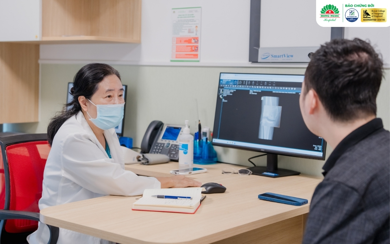 PGS.TS.BS Nguyễn Thị Ngọc Lan tư vấn phác đồ điều trị cho bệnh nhân