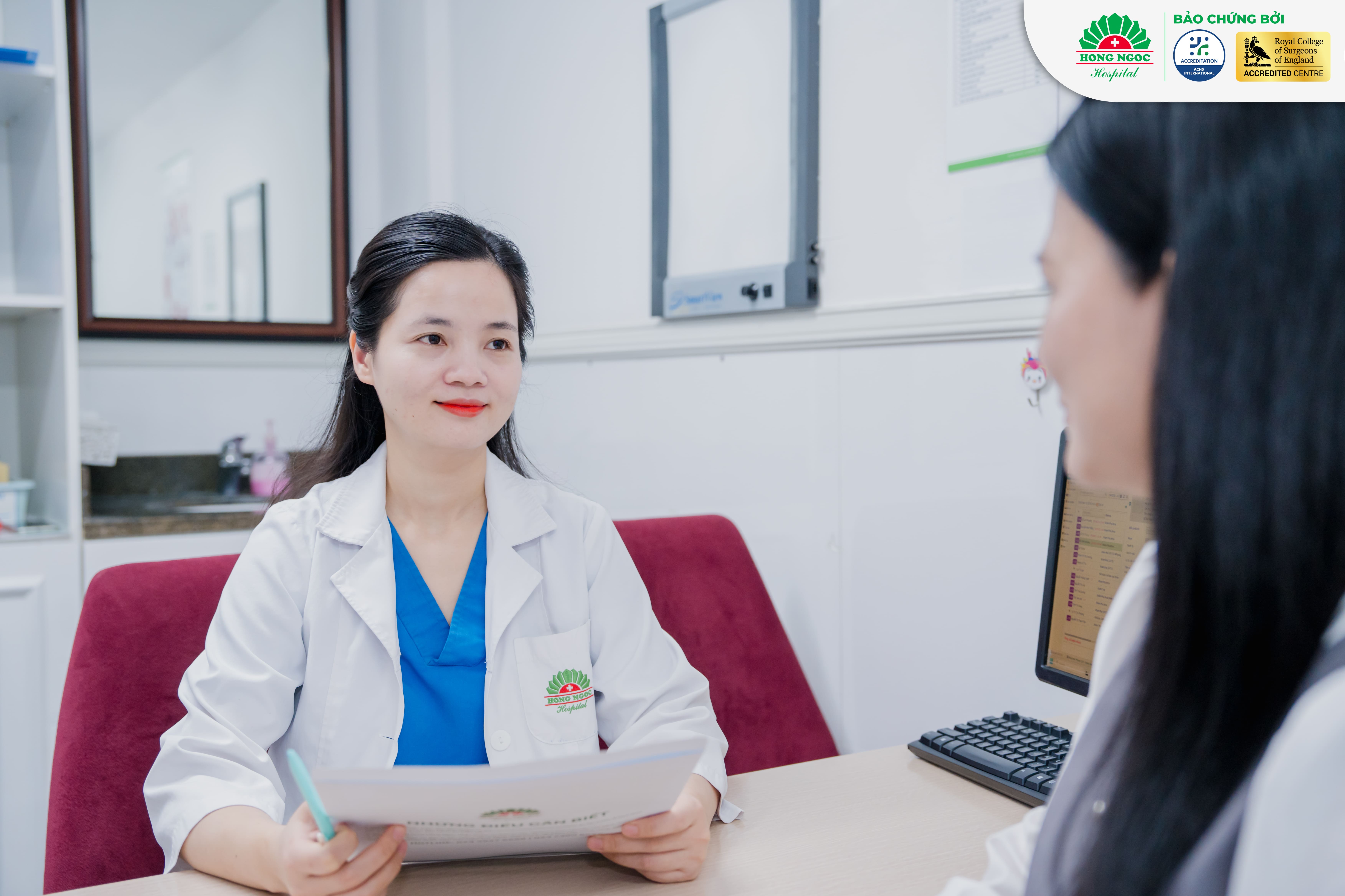 Chi phí khám phụ khoa từ 300.000 - 350.000 đồng/lần, tùy thuộc vào cơ sở y tế và bác sĩ trực tiếp thăm khám.