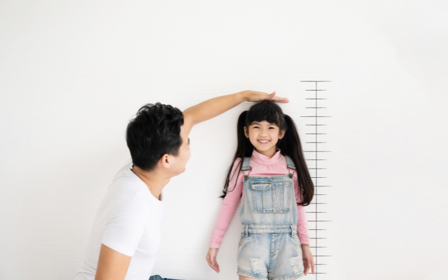 Dậy thì sớm có thể ảnh hưởng chiều cao của trẻ